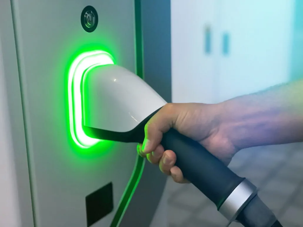 Auto elettriche: ricarica in 10 minuti con l’intelligenza artificiale