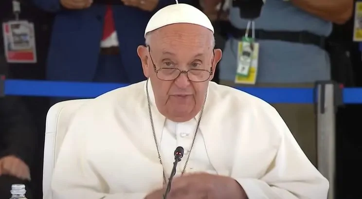 G7: Papa Francesco invoca prudenza ma esalta il potenziale dell’AI