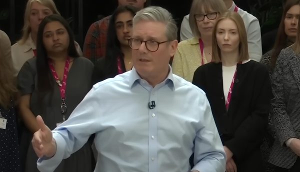 Keir Starmer come Musk Il leader britannico 'assume' l'AI nel settore pubblico