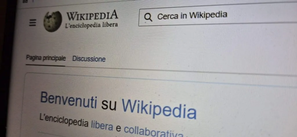 Wikipedia: stop ai riassunti generati con AI dopo meno di dieci giorni dal loro lancio