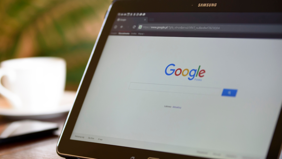 L'AGCOM italiana ha chiesto all'UE di indagare sugli strumenti AI di Google per i danni agli editori