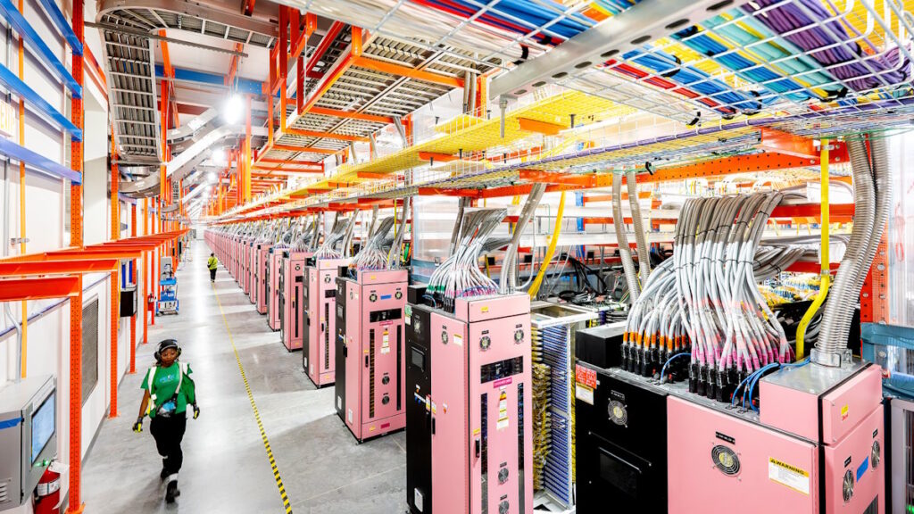 Amazon lancia una nuova infrastruttura AI che alimenterà il modello Claude di Anthropic