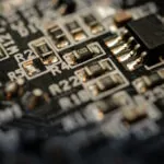 Anthropic utilizzerà i chip AI di Google per addestrare Claude