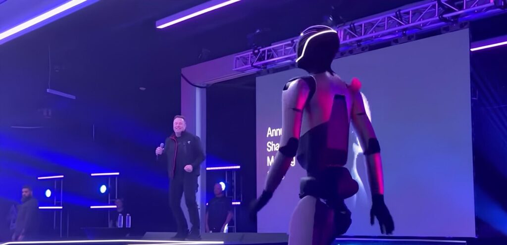 All’assemblea annuale di Tesla Elon Musk ha ballato insieme al robot dell’azienda