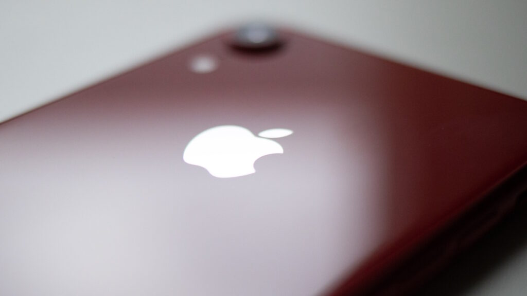 Apple non riesce ad essere autonoma: utilizzerà l’AI di Google per rilanciare Siri