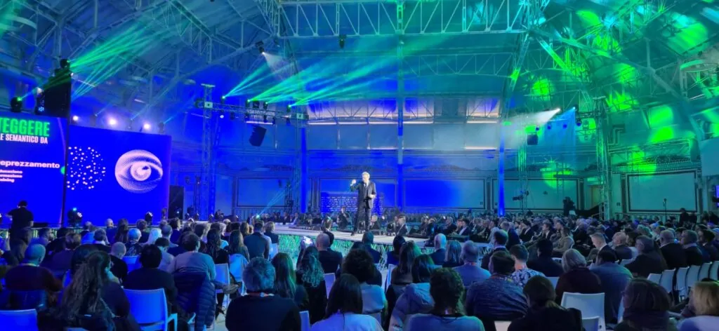 Luciano Floridi: “Dalla sabbia alla perla”. Il capitale semantico nell’era dell’intelligenza artificiale