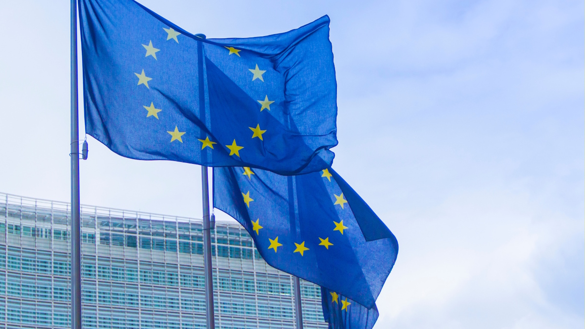 L’Unione europea valuta una sospensione parziale dell’AI Act dopo le pressioni di Usa e big tech