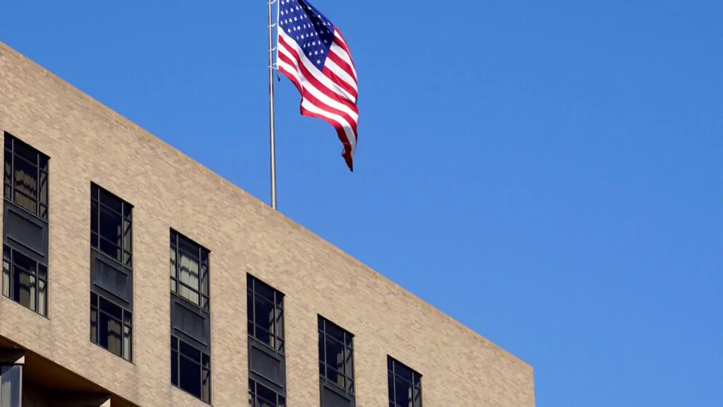 Mythos supera divieti e restrizioni: le agenzie federali USA testano il modello di Anthropic