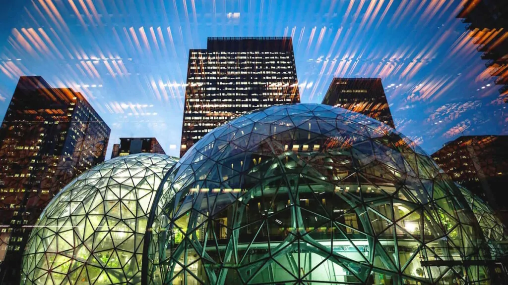 Amazon è nel club delle aziende da 3.000 miliardi di dollari: pesano l’ottimismo per l’AI e gli ottimi risultati trimestrali