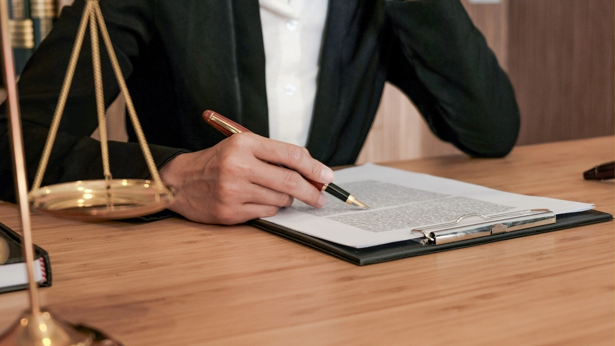 L’avvocato digitale è sempre più realtà: Anthropic porta l’AI nei tribunali con Claude for Legal