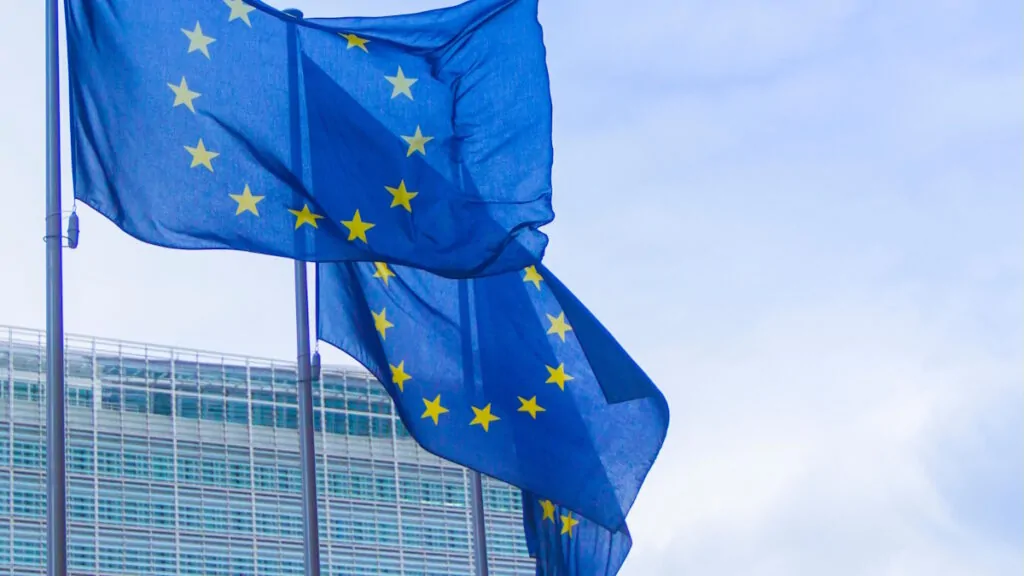 Dal 2 agosto in UE scattano i nuovi obblighi di trasparenza dell’AI Act: ecco cosa cambierà