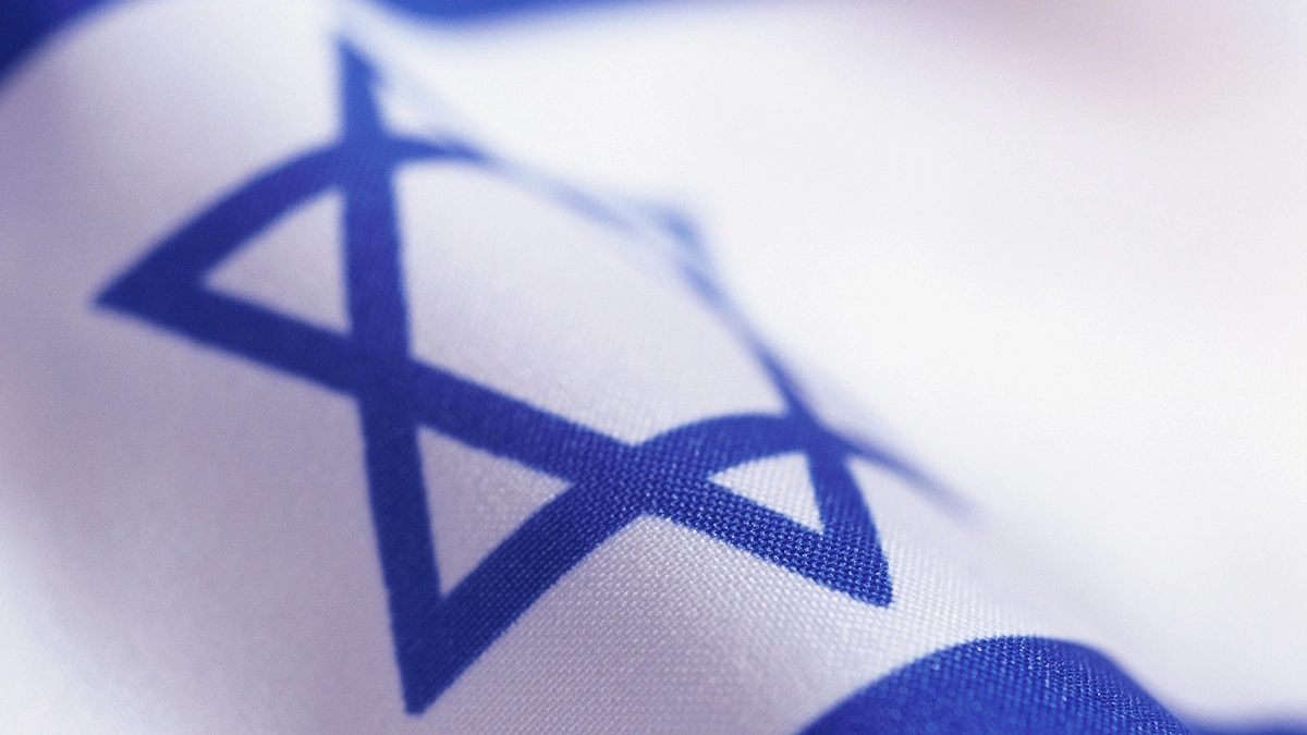 Israele ha pagato l'ex stratega digitale di Trump per modellare la narrativa dell'AI in suo favore