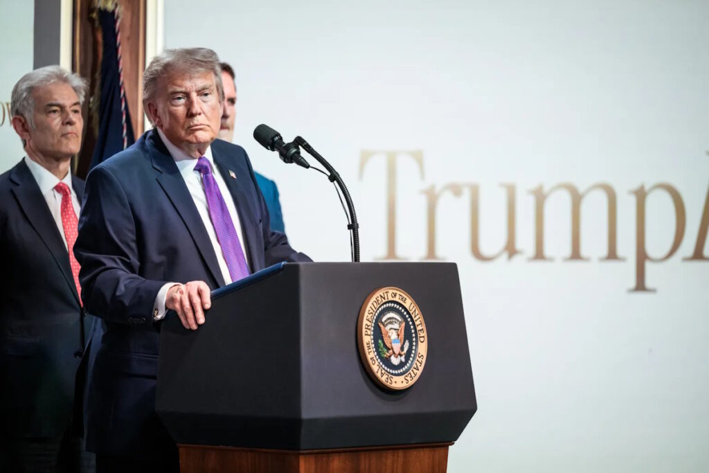 Trump rinvia un atteso ordine esecutivo sull’AI: “Non voglio ostacolare il nostro vantaggio sulla Cina”