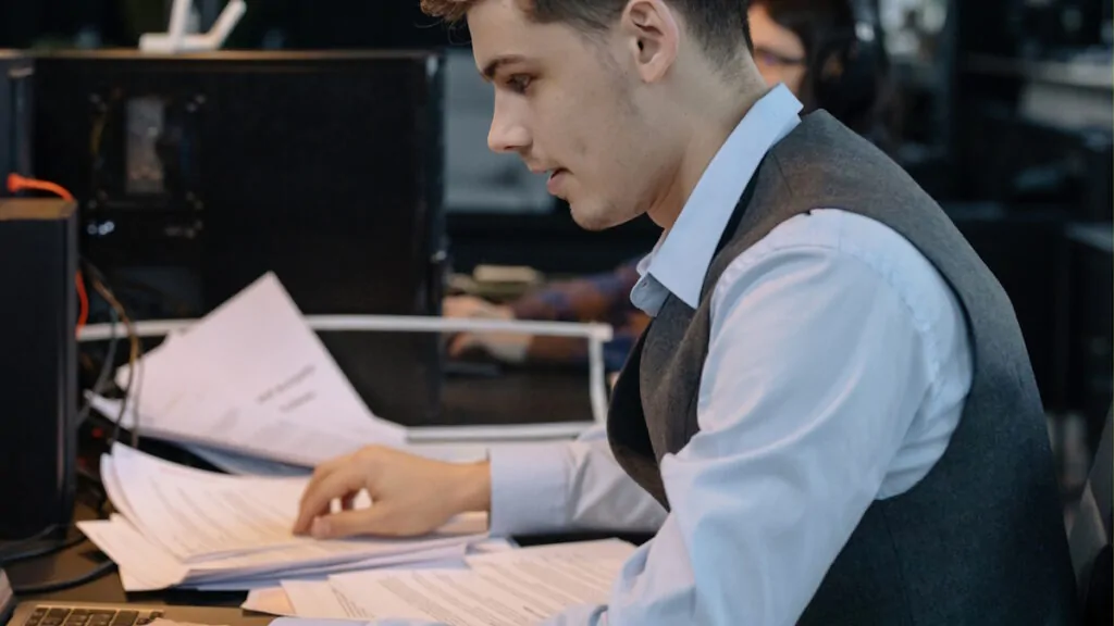Secondo uno studio svizzero l’AI sta riducendo fortemente le offerte di lavoro per i ruoli junior