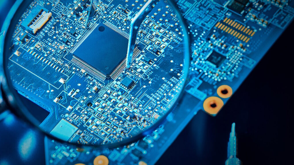 DeepSeek corre sull’autonomia: piani per sviluppare un chip AI proprietario