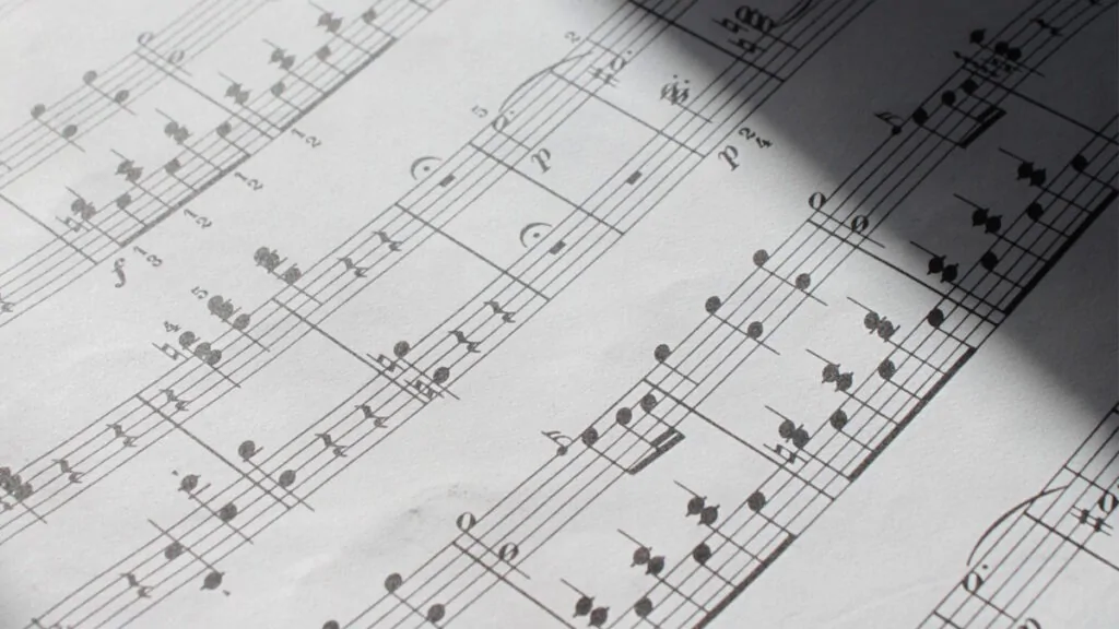 Sony e Warner Music fanno causa ad Anthropic: l’accusa è furto di proprietà intellettuale