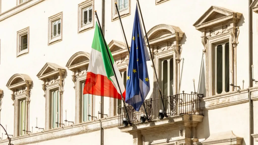 L’Italia vara le sue regole sull’AI: approvati i decreti dell’AI Act su riconoscimento facciale e licenziamenti