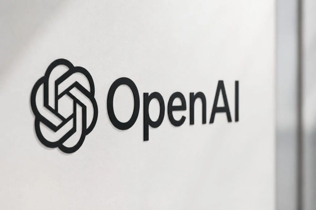 Codex di OpenAI entra in ChatGPT: agenti AI che scrivono codice in parallelo