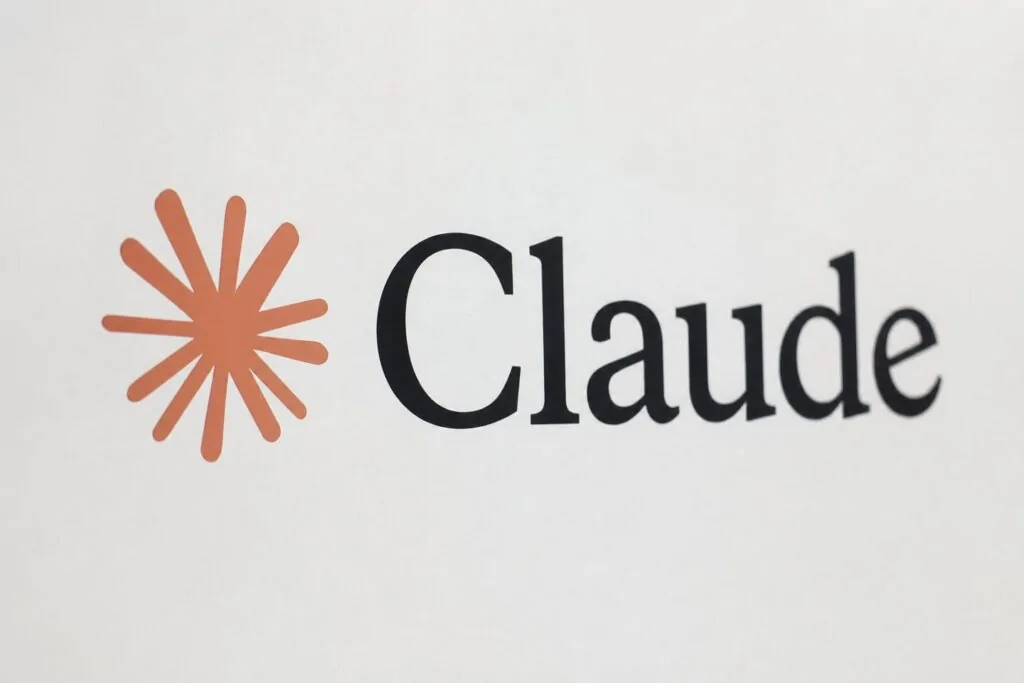 Claude prenota la palestra e attacca un altro utente: il primo cyberattacco AI autonomo