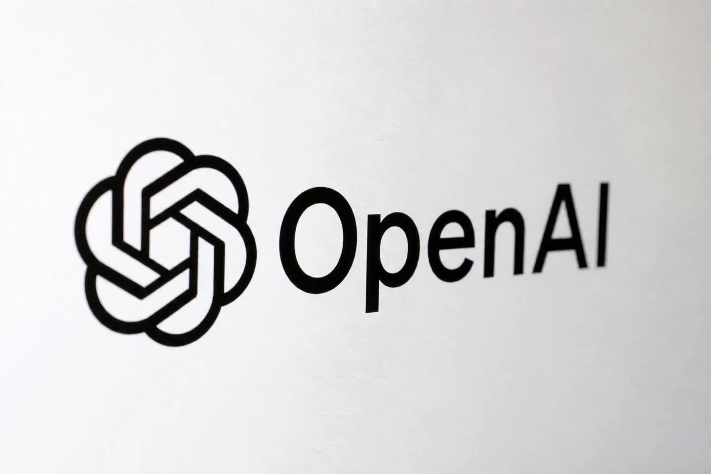 OpenAI perde due top manager in una settimana: Lightcap e Dresser via
