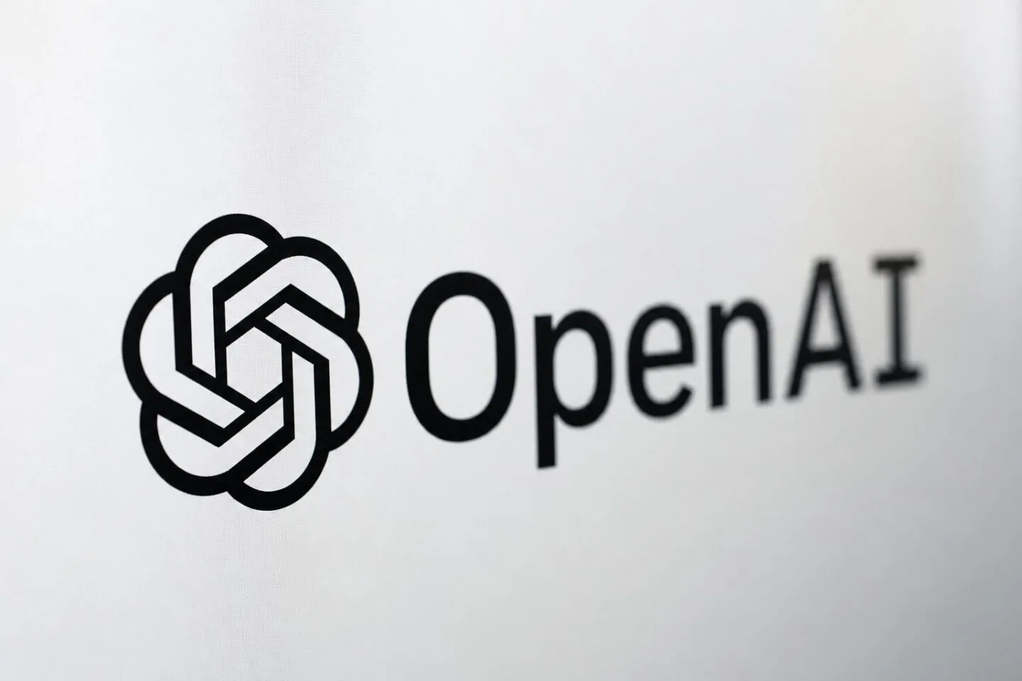 OpenAI, zero data retention per i modelli frontier: addio ai dati degli enterprise