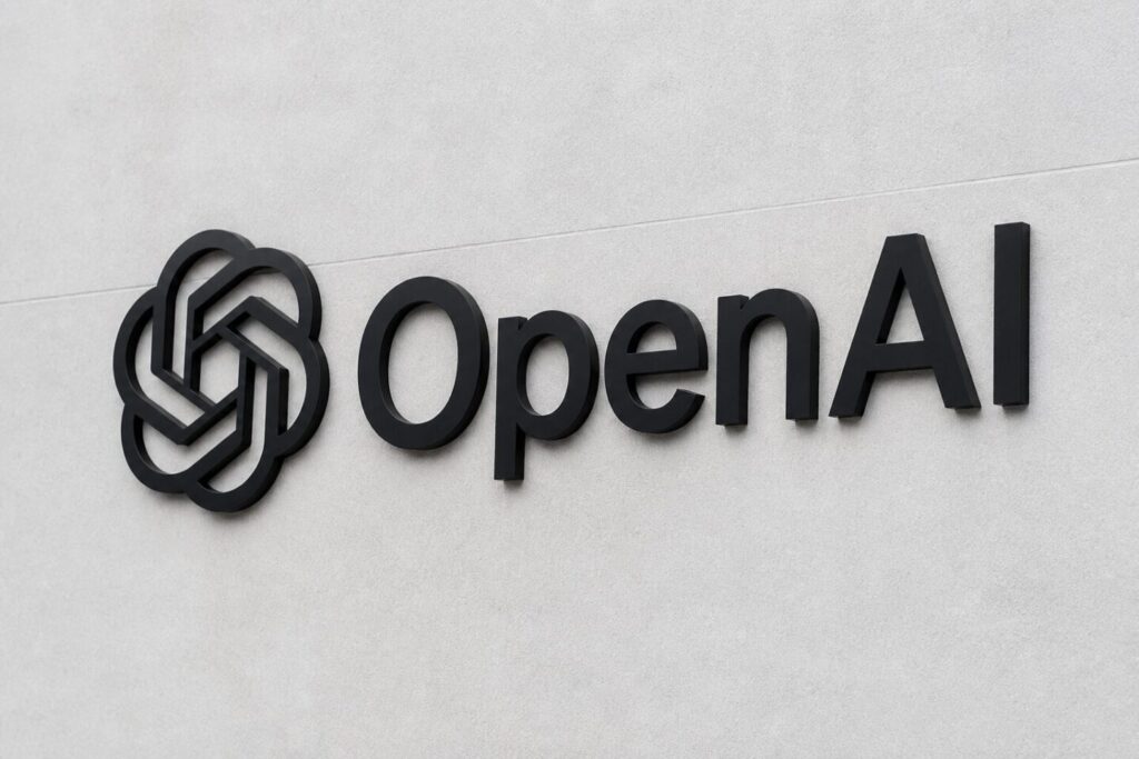 100 aziende tech chiedono una difesa AI contro gli attacchi AI