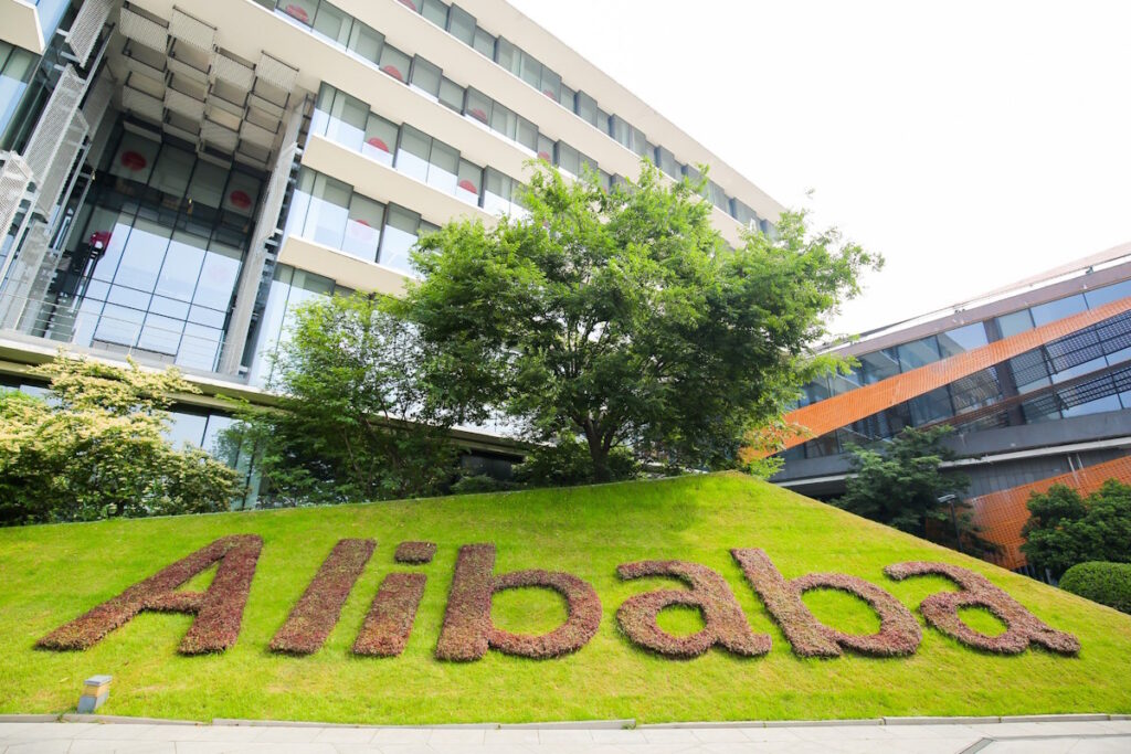 Alibaba prepara modelli da 10.000 miliardi di parametri e un nuovo chip per sfidare Nvidia