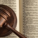 USA, avvocato multato per aver inventato falsi testimoni: ha usato ChatGPT