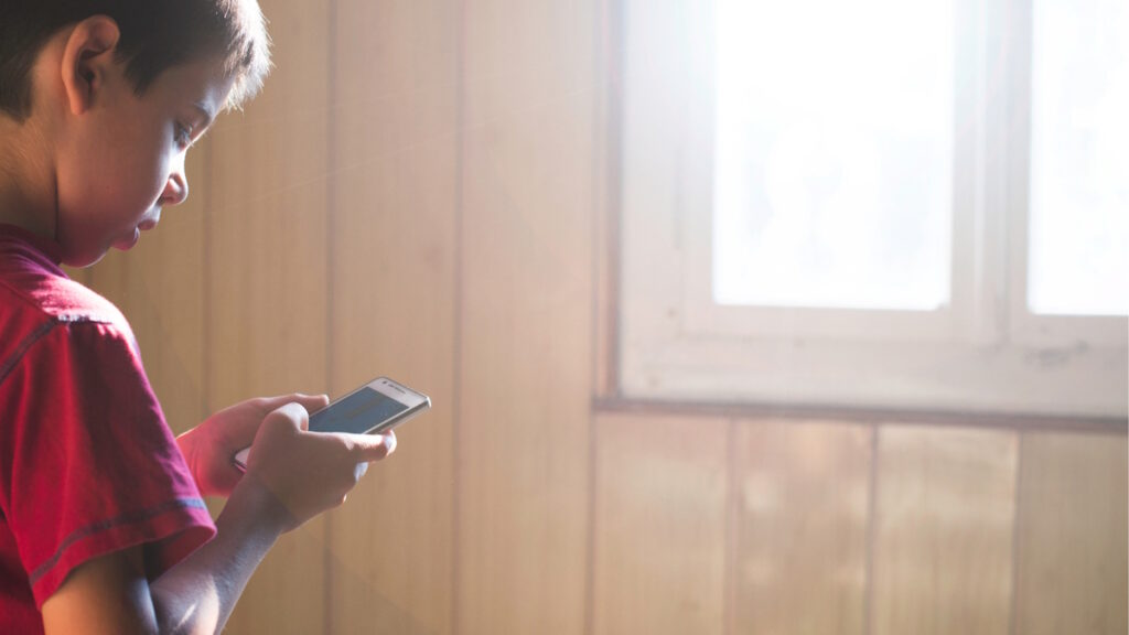 L’AI potrebbe danneggiare i bambini più dei social media: lo dice l’ex responsabile della sicurezza di Google