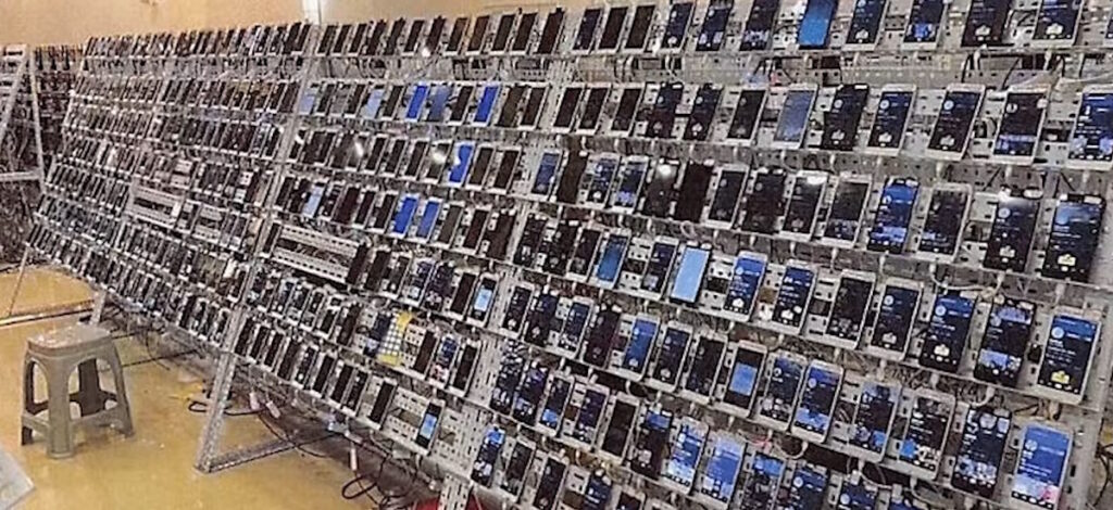 Bot farm, così l’AI rende più difficile distinguere gli utenti veri da quelli artificiali