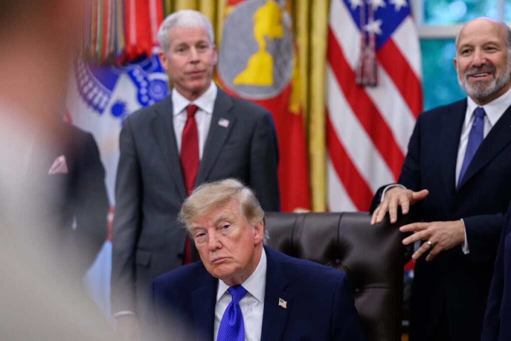 Trump ribattezza l’AI in “Super Intelligence” e lancia un patto morale con i giganti della tecnologia