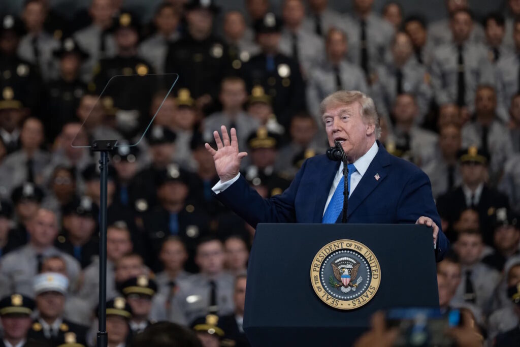 Le “forze negative” che secondo Trump alimentano timori infondati sull’AI