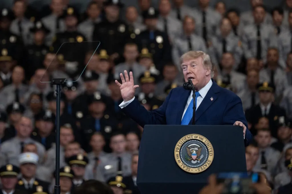 Le “forze negative” che secondo Trump alimentano timori infondati sull’AI