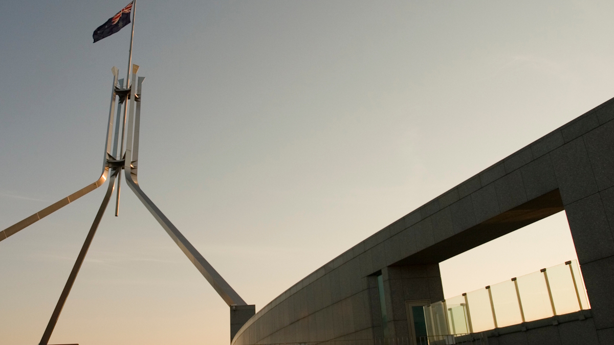 Anthropic e OpenAI disertano l’audizione sulla sicurezza del Senato australiano dopo l’incidente con un modello AI