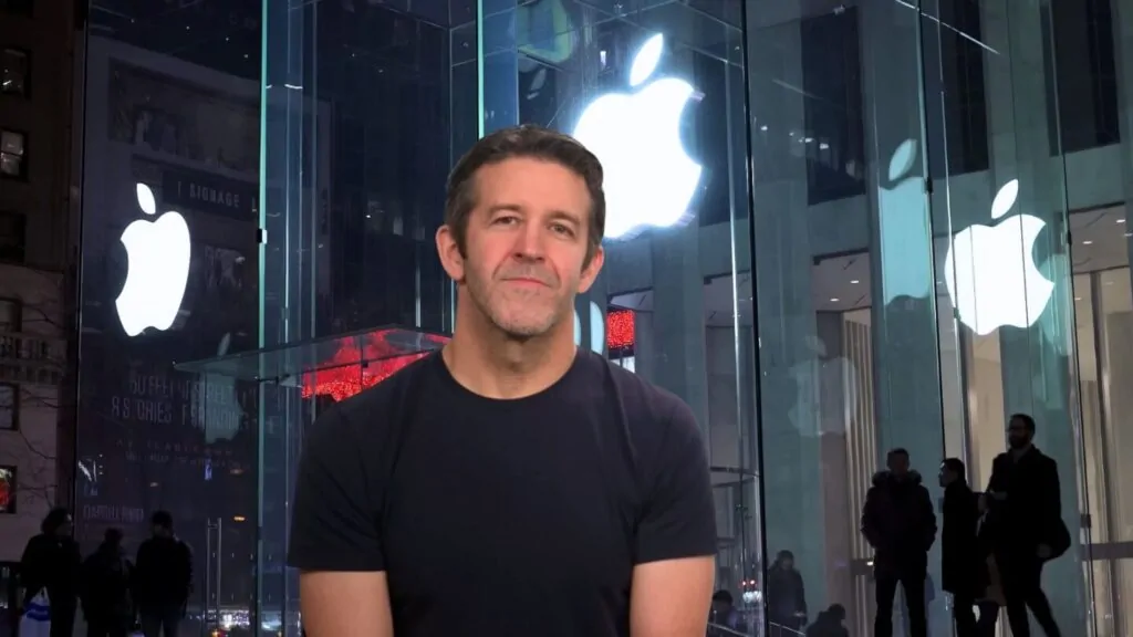 Apple, fine dell’era Cook dopo 15 anni: arriva John Ternus, l’ingegnere che dovrà risolvere il nodo AI
