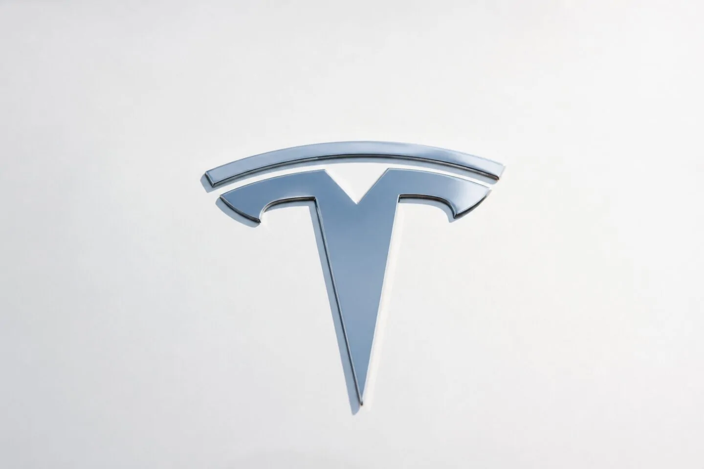 Tesla Cybercab debutta ad Austin e la NHTSA apre un’indagine il giorno stesso