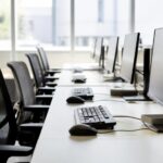 L’IA taglia i lavori entry-level: giù del 35% le posizioni junior in un anno