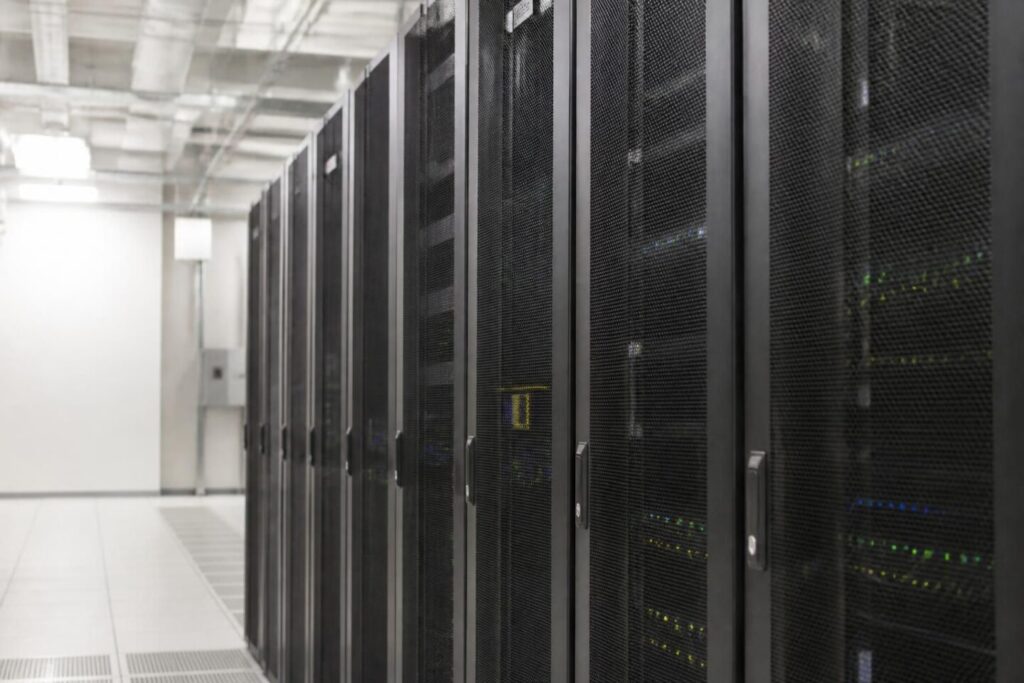 Suleyman attacca Anthropic: addestrare Claude come essere cosciente è un errore