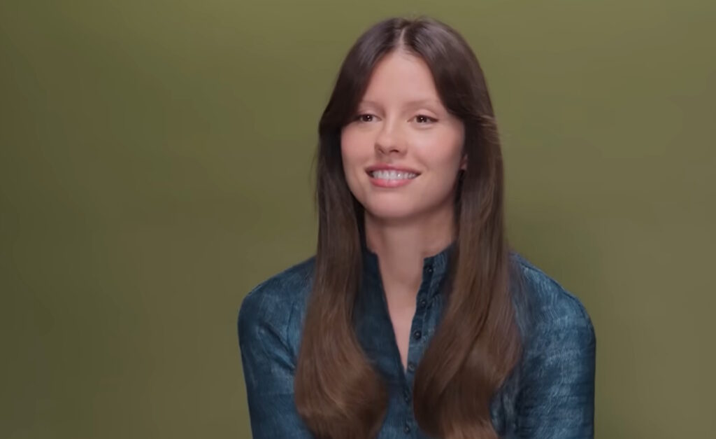 Mia Goth, la foto falsa generata dall’AI diventa virale e riapre il caso dei deepfake