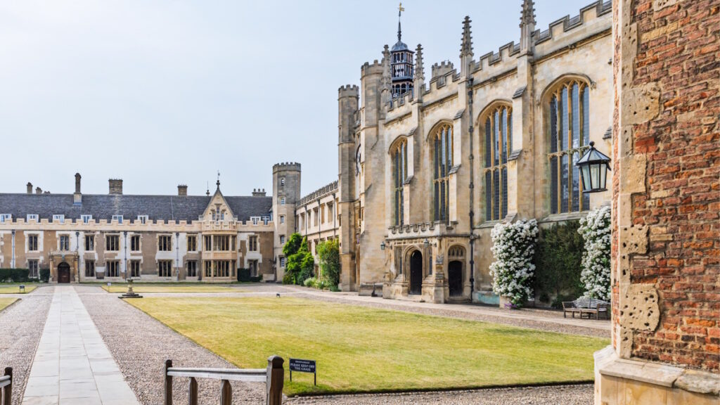 Secondo i servizi segreti britannici la Cina spia la ricerca AI attraverso gruppi di accademici