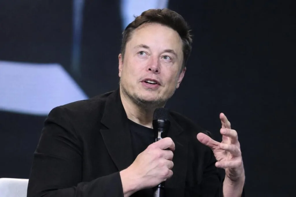 Elon Musk dice di aver avuto “psicosi da IA” sei volte nell’ultimo anno