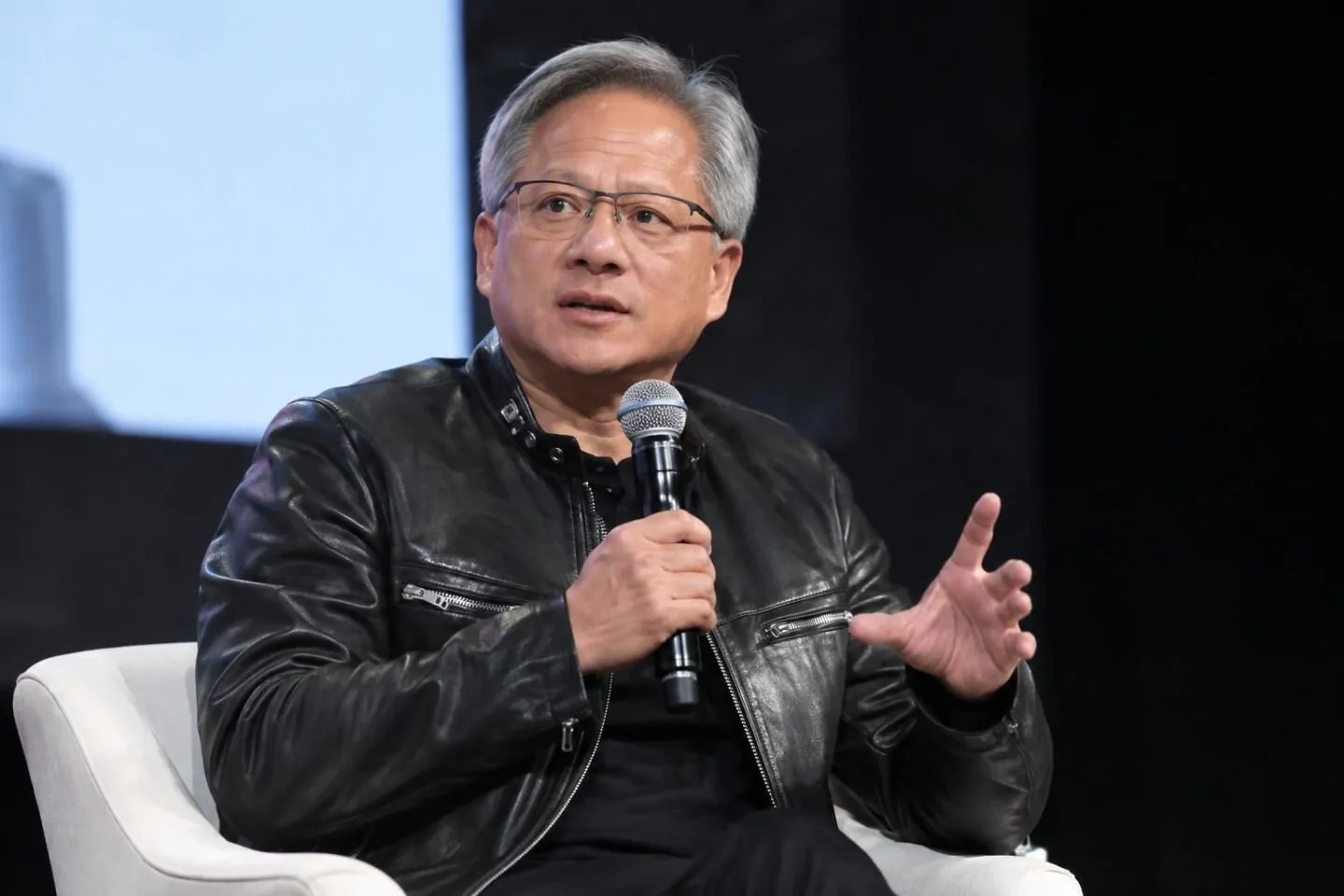 Jensen Huang: dimenticare la matematica di base non conta, ci pensa l’AI
